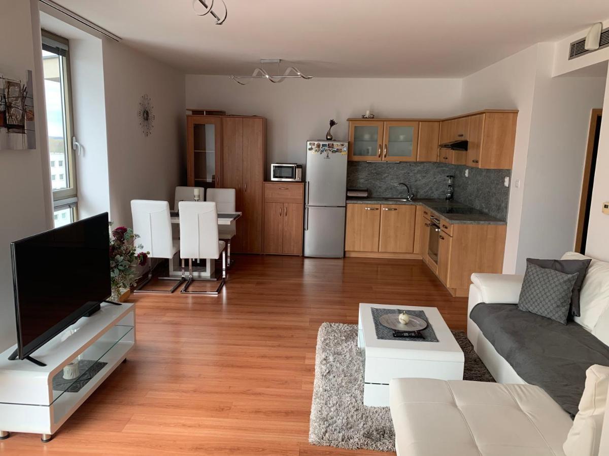 Vienna Gate Apartment Bratislava Buitenkant foto
