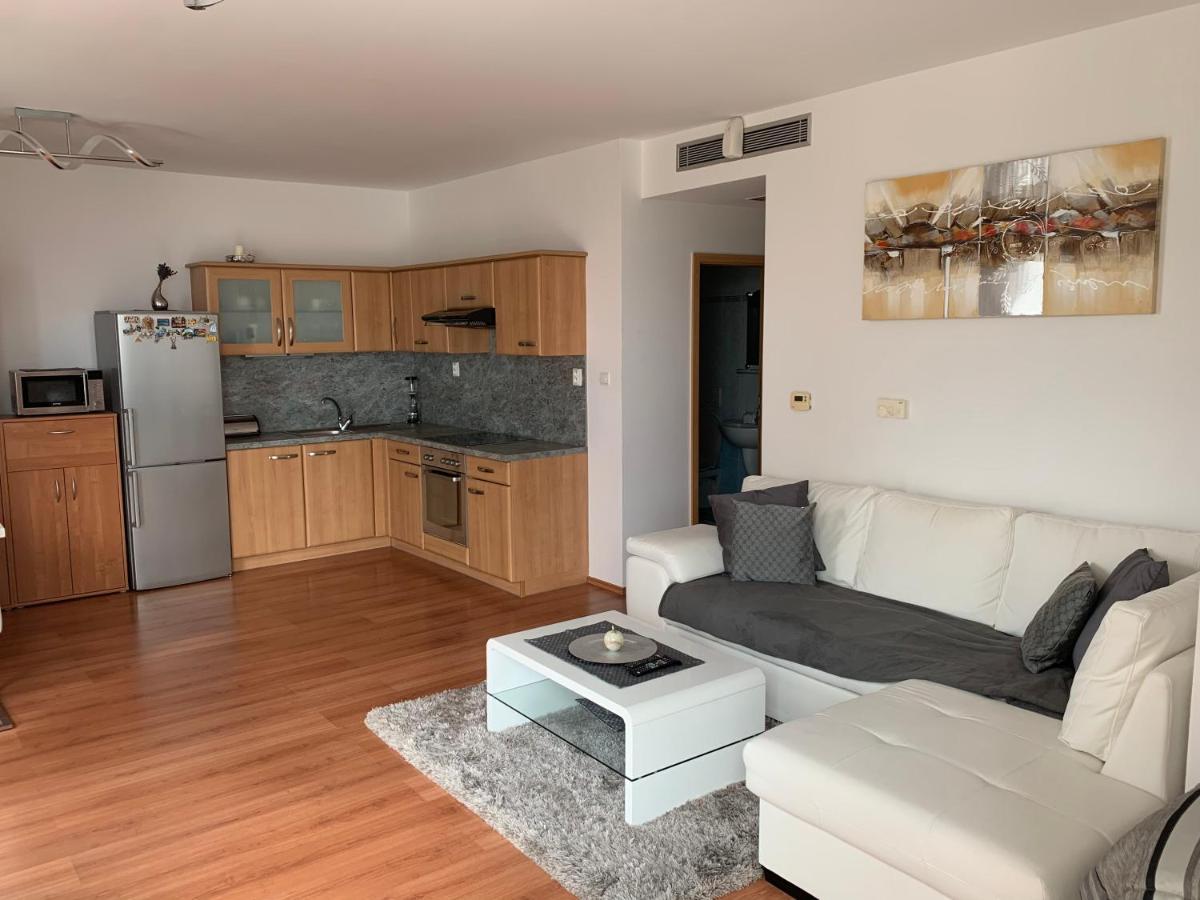 Vienna Gate Apartment Bratislava Buitenkant foto